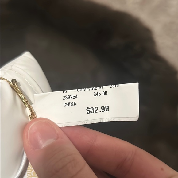 Gold Heart Bracelet with Sparkling Stones and Delicate Chain - Picture 4 of 4